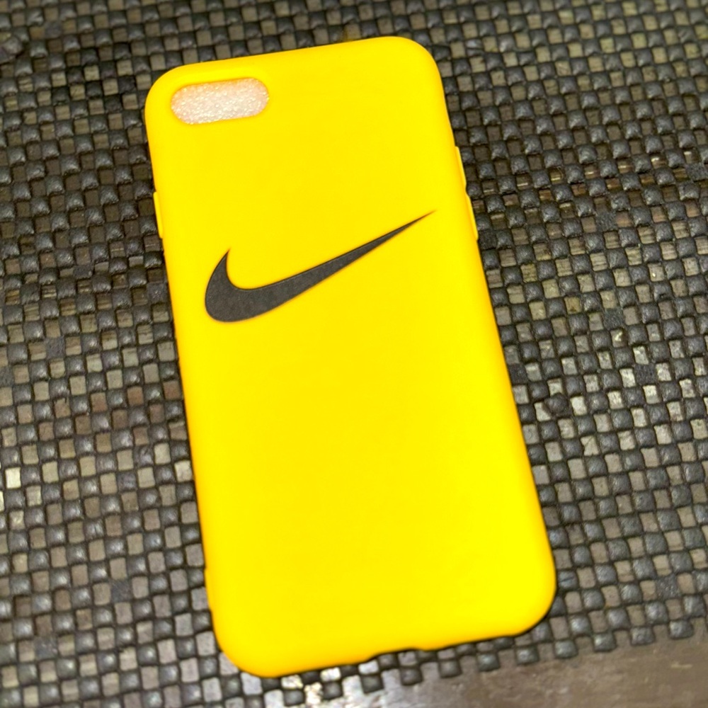 iPhone SE Case Yellow ⭐️⭐️⭐️⭐️⭐️